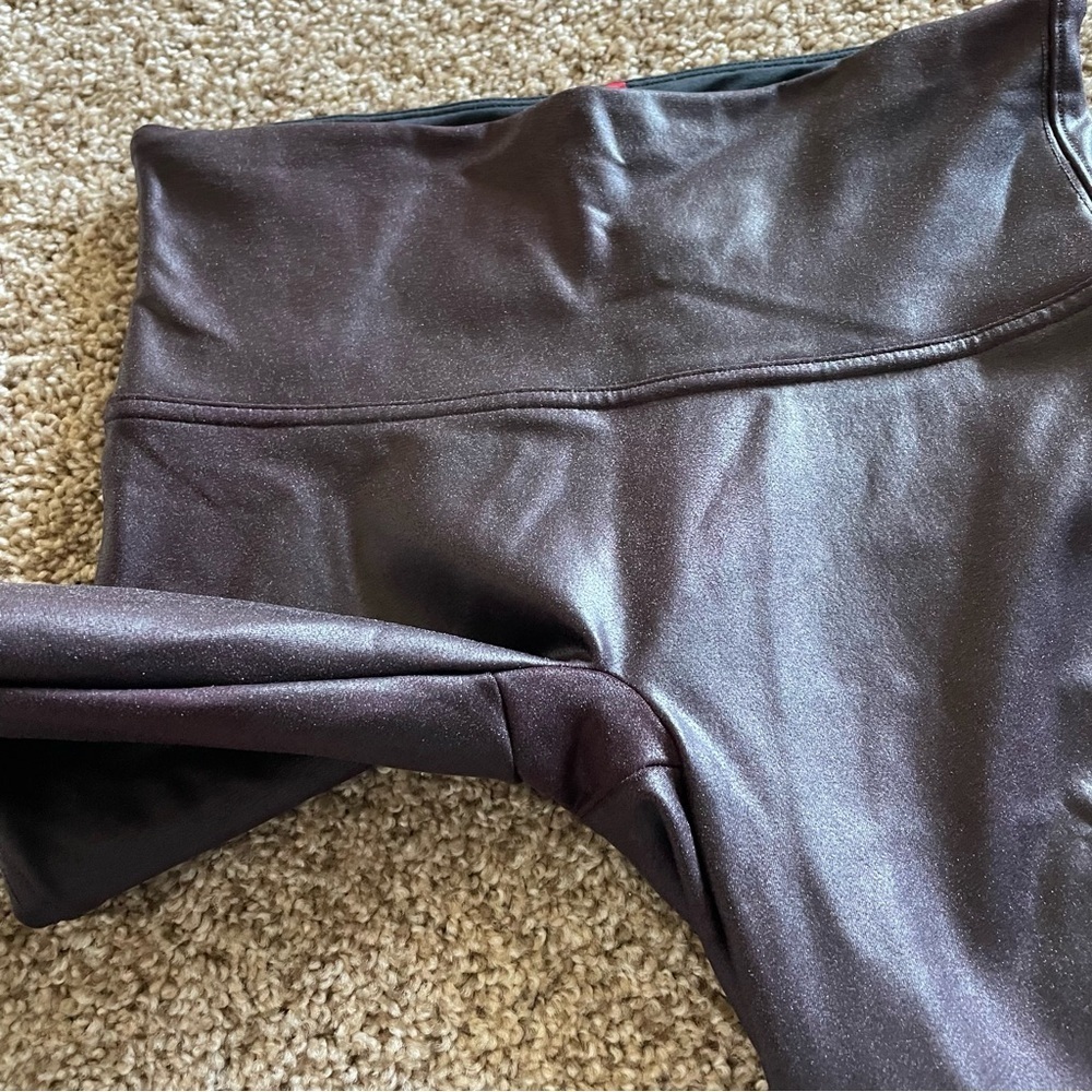 NWOT Spanx Faux Leather Leggings Women’s M Wine Purple Shine Sleek Skinny #2437 - Picture 8 of 15